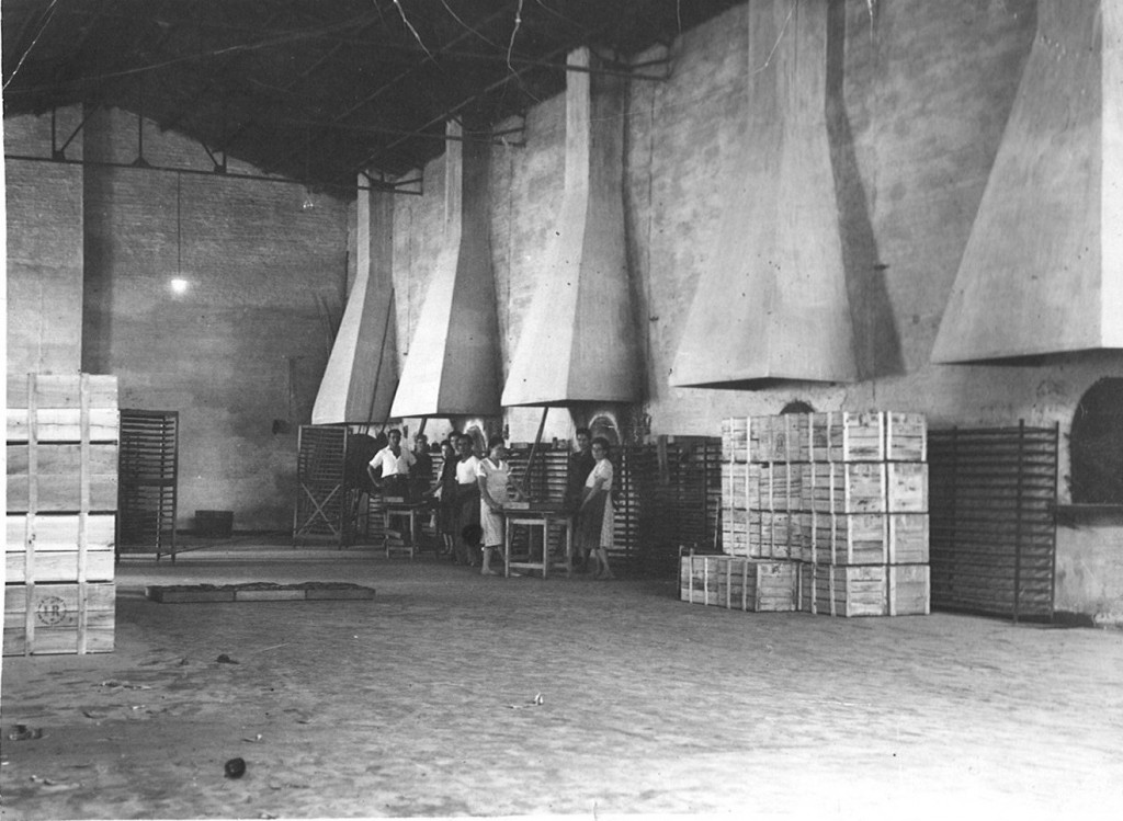 Antigua fotografía de los años 60 de la fábrica de Inés Rosales, ubicada en Castilleja de la Cuesta (Sevilla)